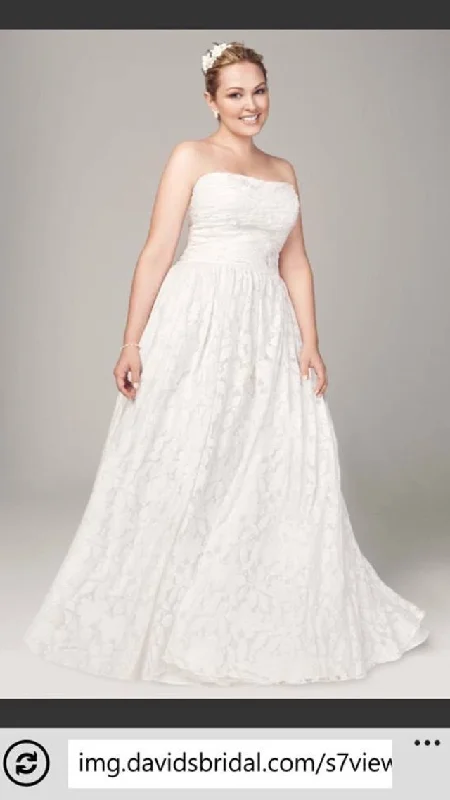 Factory Direct Sale David's Bridal Galina Strapless Lace Ballgown