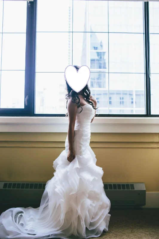 Super Deal Vera Wang Organza Fit and Flare Wedding Dress Style VW351011
