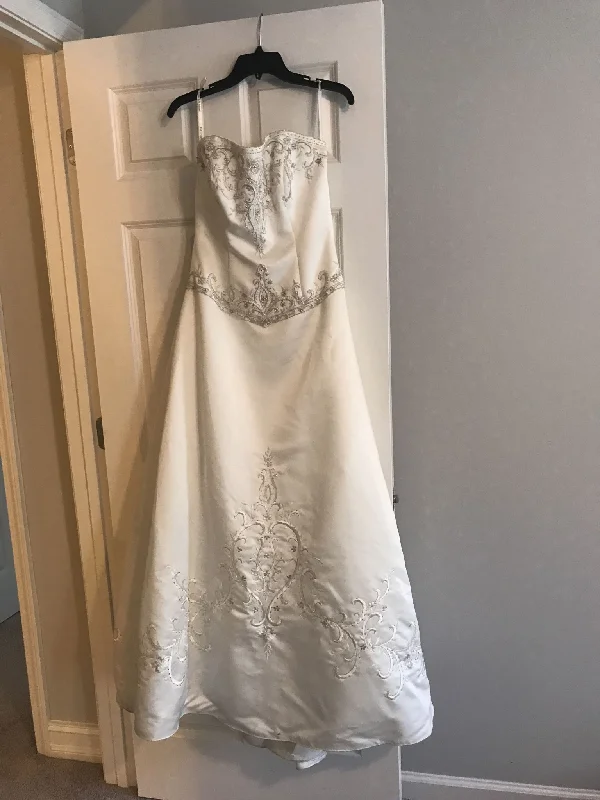 Sale Event David's Bridal H9760