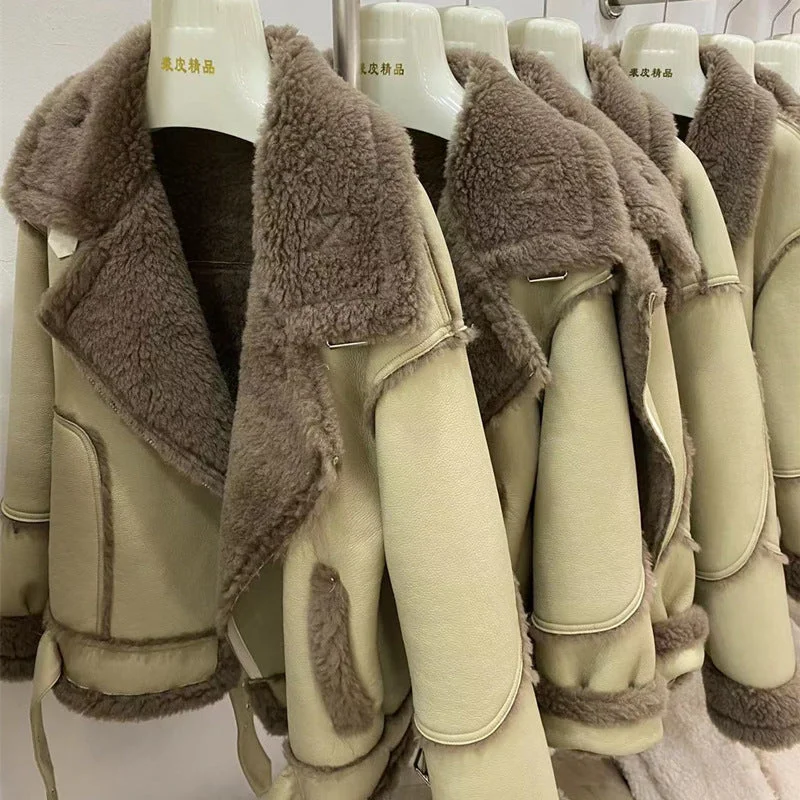 Take Advantage Lamb Fur One-piece Sheep Shear Fur Coat Women's Short Warm Real Wool Coat Take Advantage Lamb Fur One-piece Sheep Shear Fur Coat Women's Short Warm Real Wool Coat