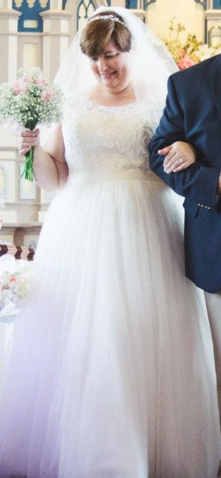 Discount Days David's Bridal Ivory cap sleeve with tulle