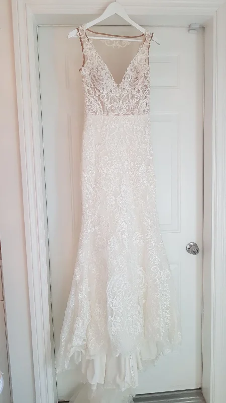 Huge Savings David's Bridal GALINA SIGNATURE  SWG772