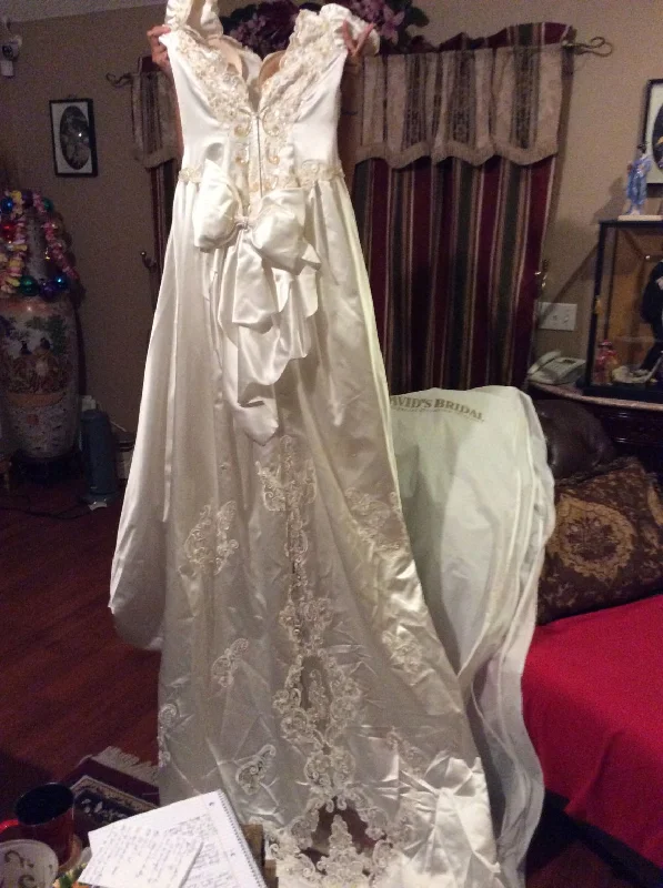 Discount Extravaganza David's Bridal Gloria Vanderbilt