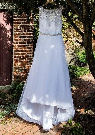 Deal of the Day David's Bridal Illusion Lace Tank Wedding Dress with Tulle Skirt/