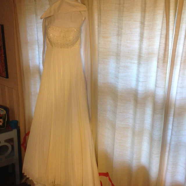 Super Bargain David's Bridal Galina Signature SWG9838
