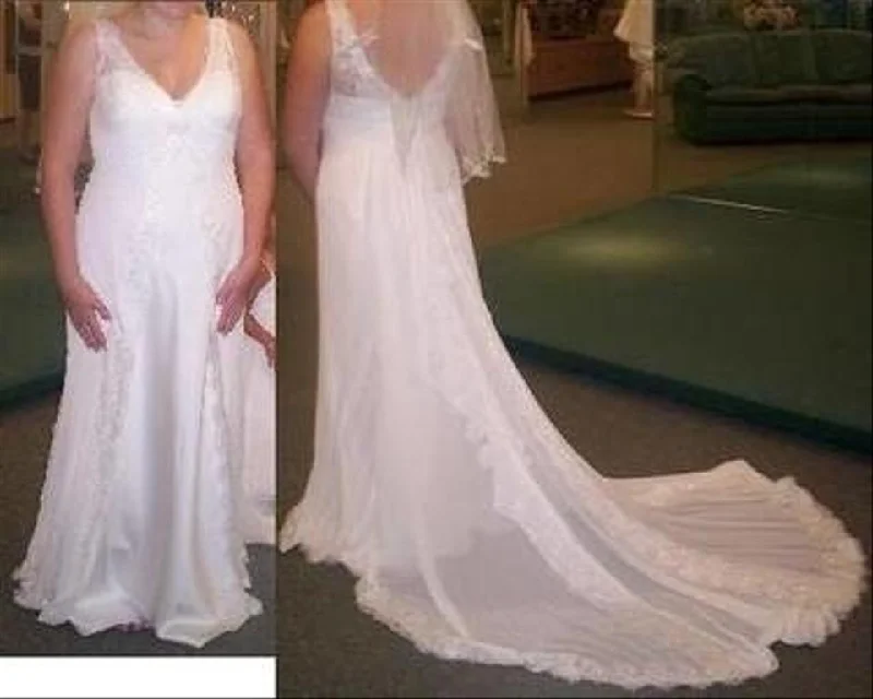 Price Slash David's Bridal Galina Signature ST9505
