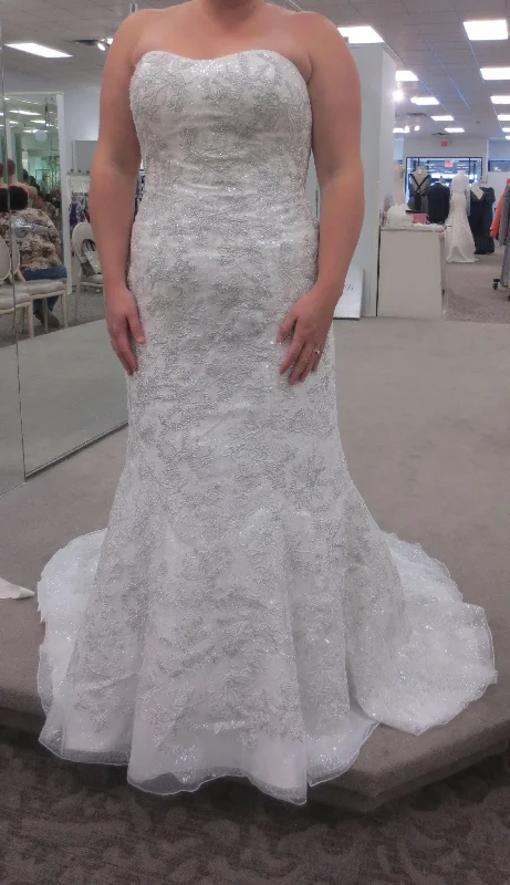 Price Reduction David's Bridal Galina Signature SWG605