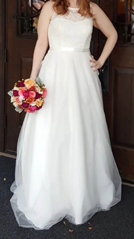 Weekend Special David's Bridal Illusion Lace Tank Wedding Dress with Tulle Skirt/