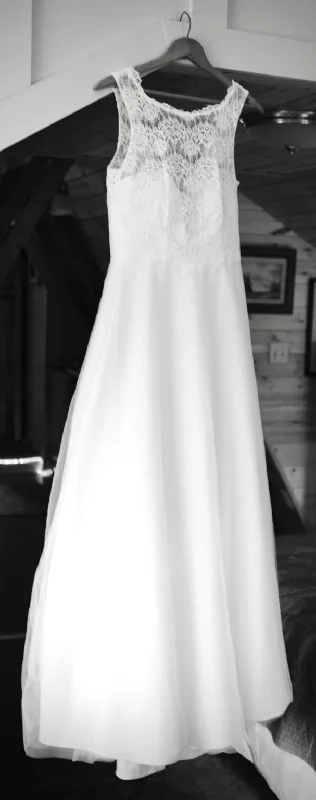 Flash Sale David's Bridal Illusion Lace Tank Wedding Dress