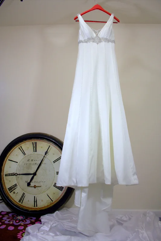 Bargain Bin David's Bridal Galina Signature SV9635