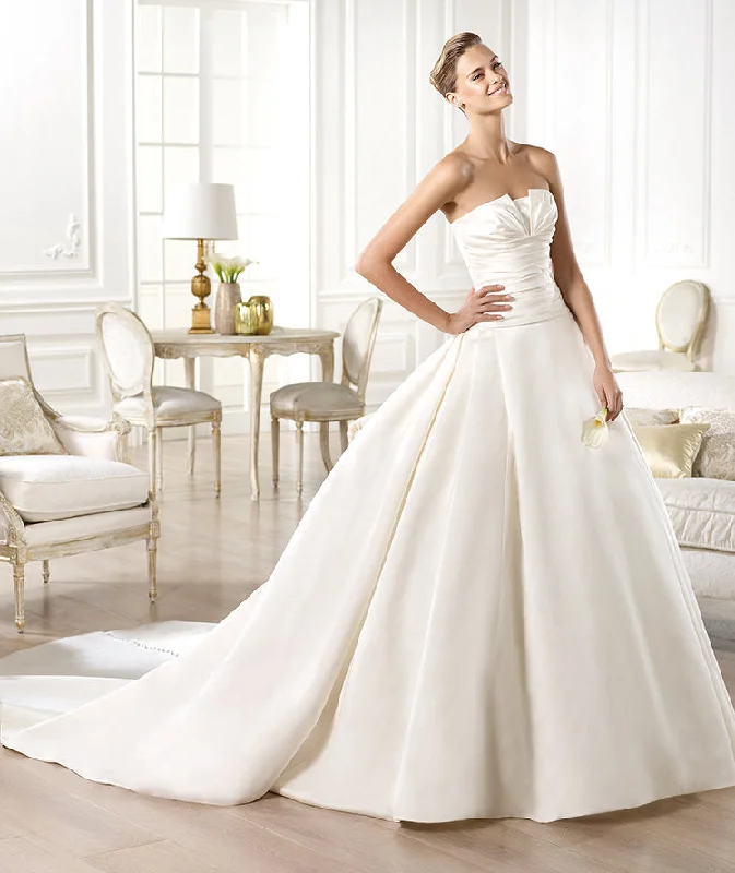 YEAR-End Sale Pronovias Collection 2015 Glamour: GEORGIA